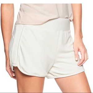 ATHLETA Serenity Beyond Soft Shortie Shorts Ivory